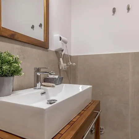 Apartment -le Stanze Dei Pico- Wi-fi, Nel Cuore Di - Terrazza Unica Sul Tetto