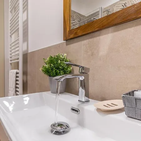 Apartment -le Stanze Dei Pico- Wi-fi, Nel Cuore Di - Terrazza Unica Sul Tetto Mirandola